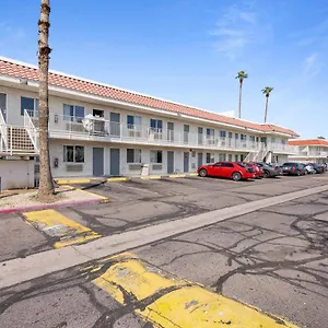 Super 8 By Wyndham West Hotel