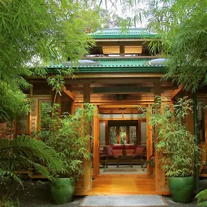 Bed & Breakfast Rainforest Retreat